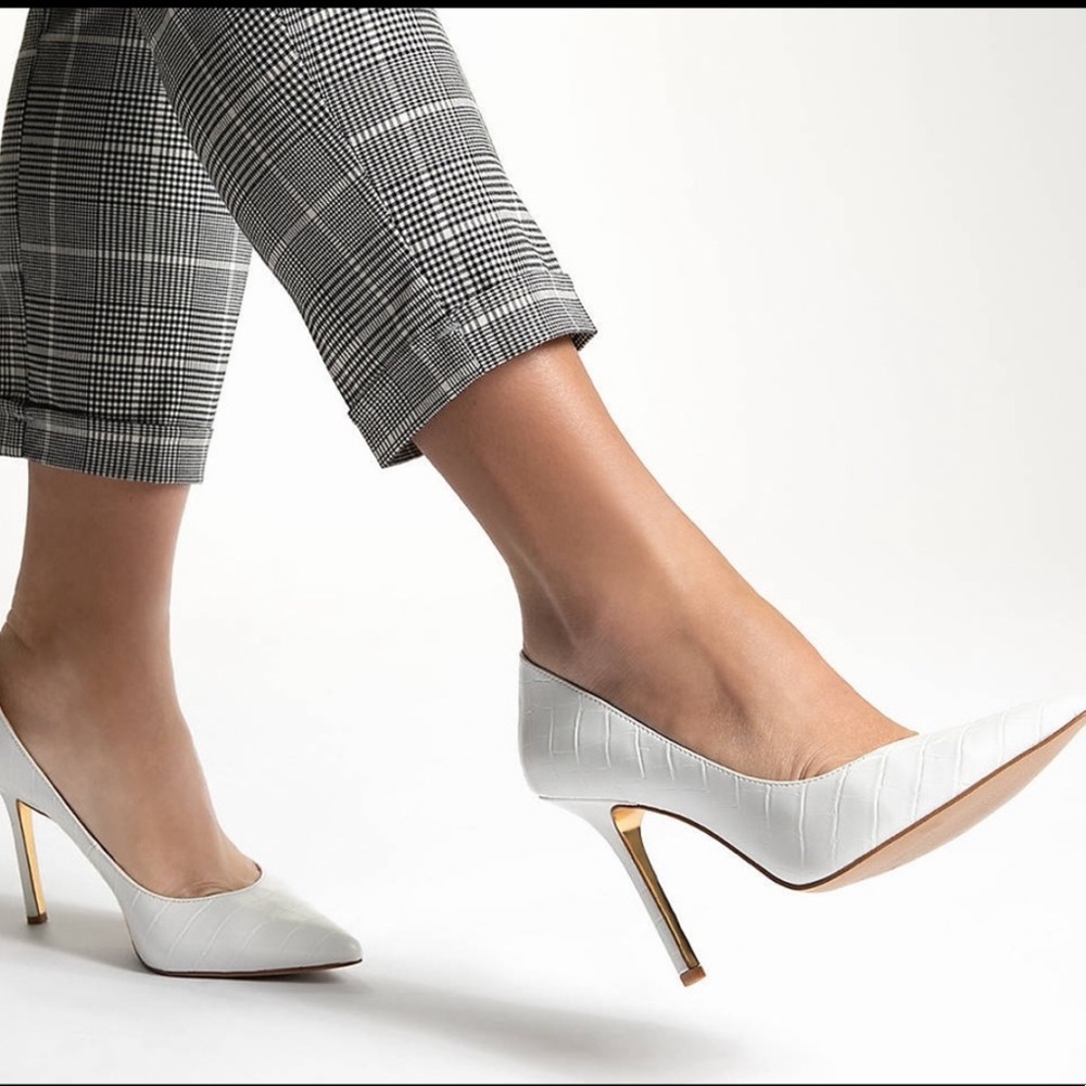New!! JLO Jennifer Lopez white Pelena heels.